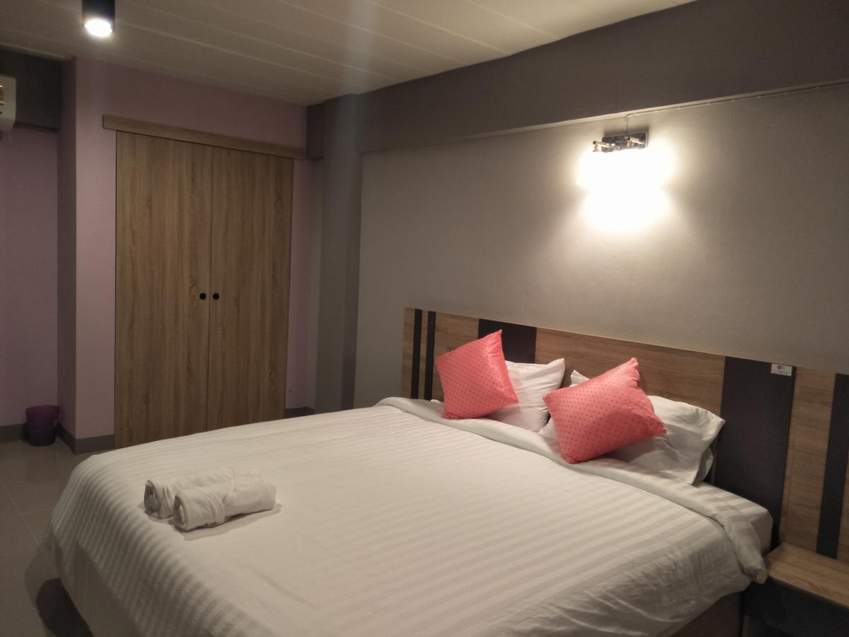 אובון רטצ'תאני Rinrada Place Hotel מראה חיצוני תמונה