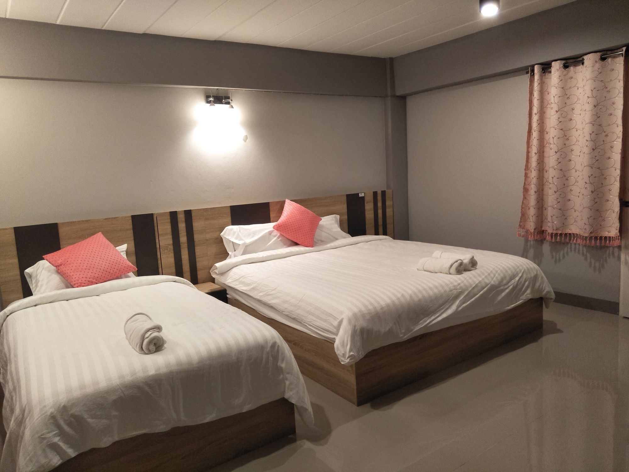 אובון רטצ'תאני Rinrada Place Hotel מראה חיצוני תמונה