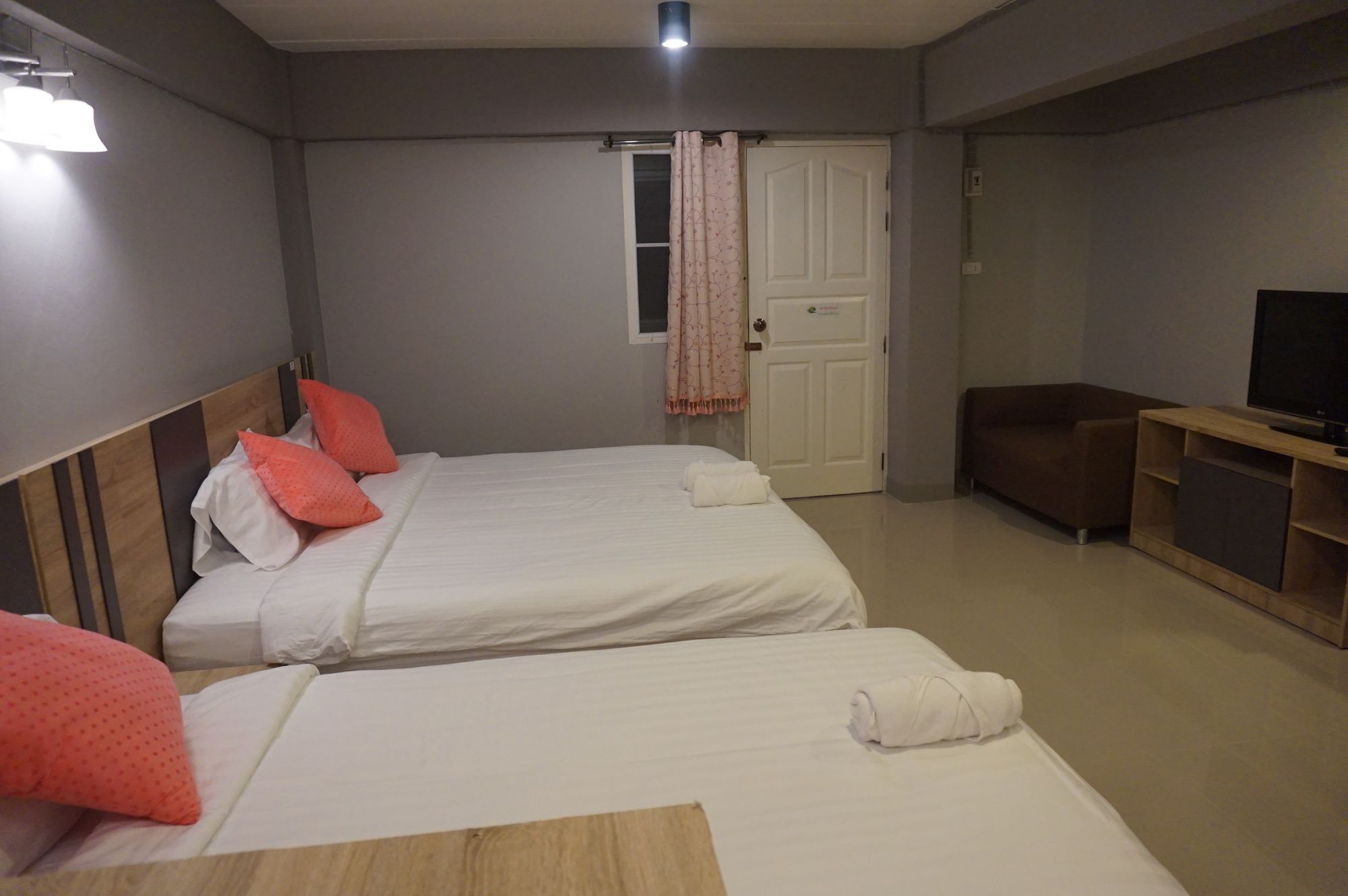 אובון רטצ'תאני Rinrada Place Hotel מראה חיצוני תמונה