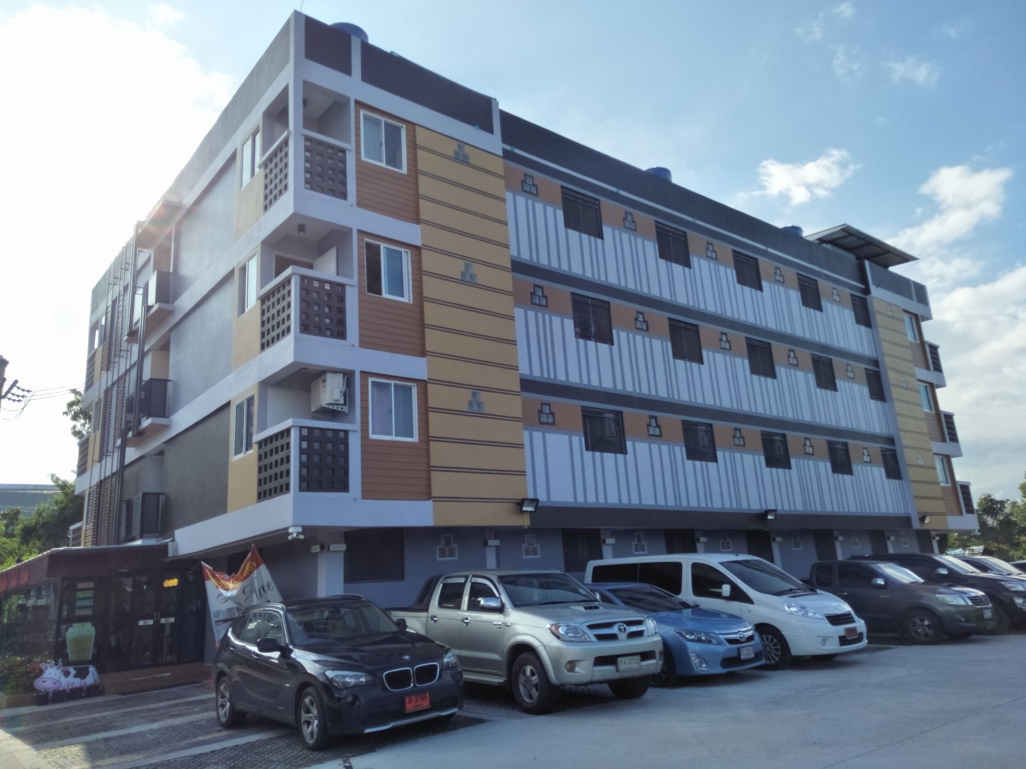 אובון רטצ'תאני Rinrada Place Hotel מראה חיצוני תמונה