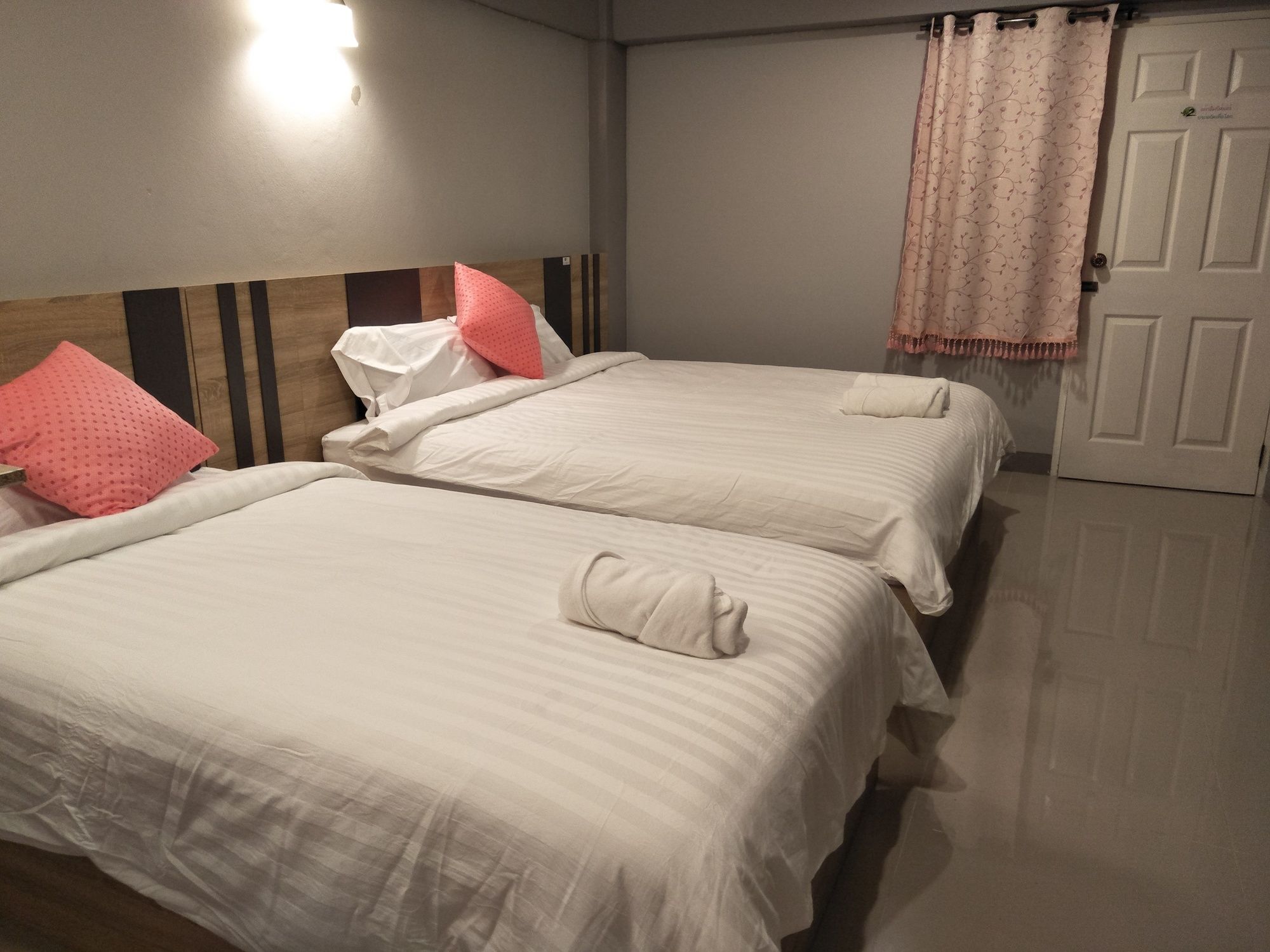 אובון רטצ'תאני Rinrada Place Hotel מראה חיצוני תמונה